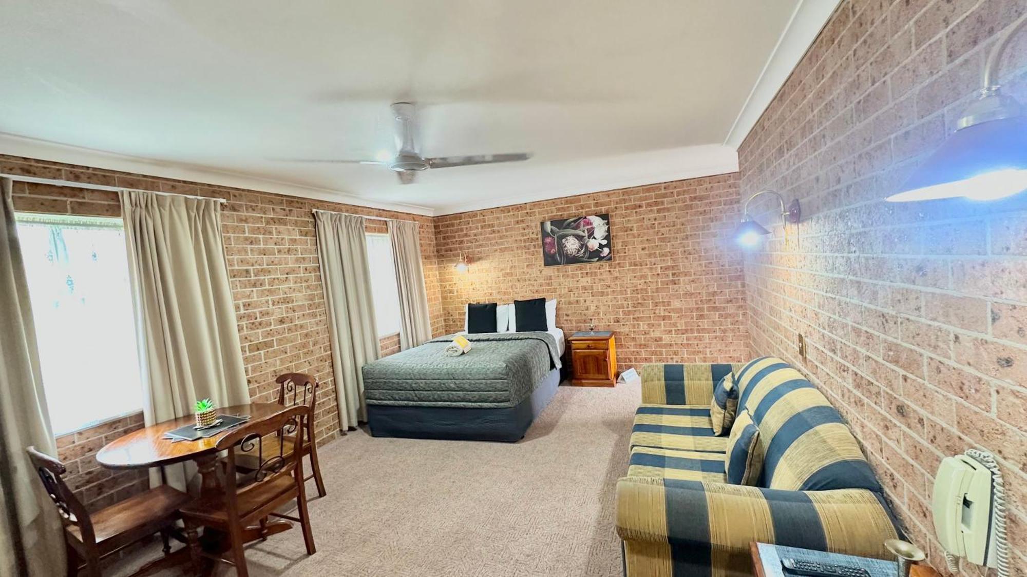 Golden Grain Motor Tamworth
