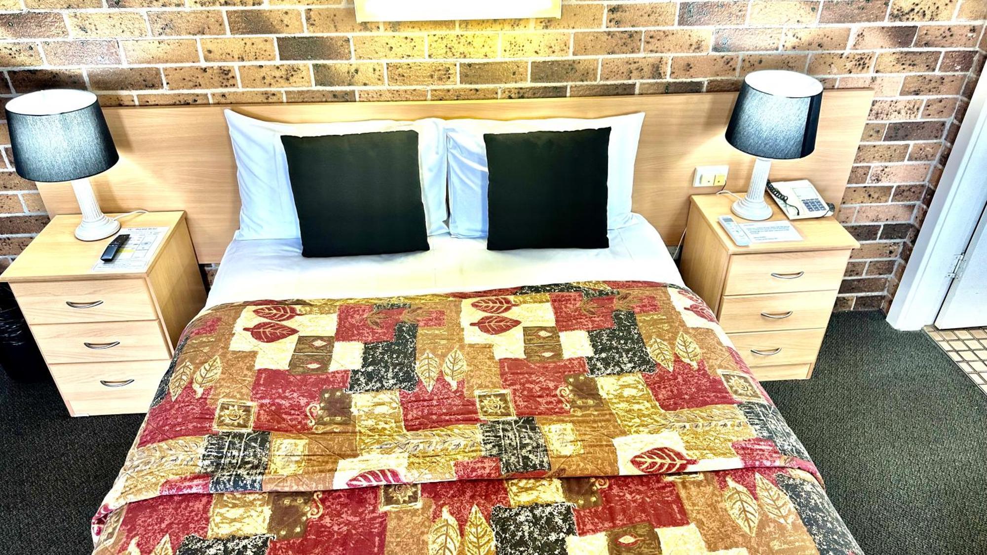 Golden Grain Motor 4* Tamworth